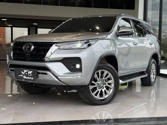 TOYOTA HILUX SW4 2.8 D-4D TURBO DIESEL SRX 7L 4X4 AUTOMÁTICO